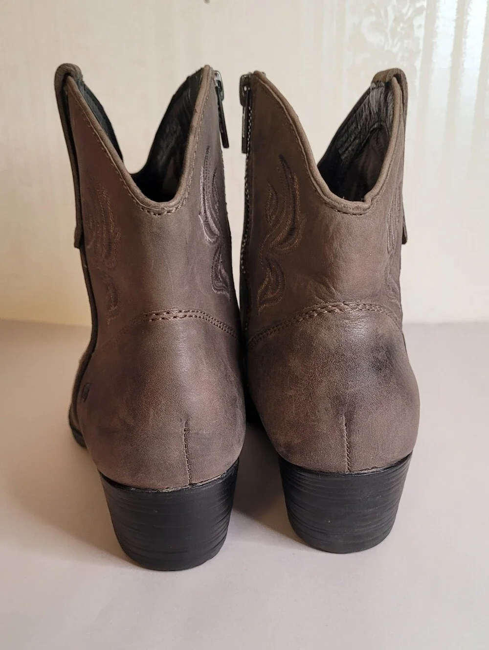 Born Riven Western Ankle Boots 10